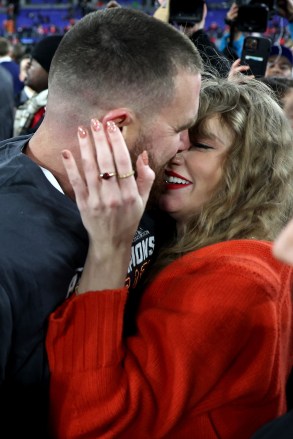 BALTIMORE, MARYLAND - JANUARY 28: Travis Kelce #87 of the Kansas City Chiefs celebrates with Taylor Swift after a 17-10 victory against the Baltimore Ravens in the game of AFC Championship at M&T Bank Stadium on January 28, 2024 in Baltimore, Maryland. (Photo by Patrick Smith/Getty Images)