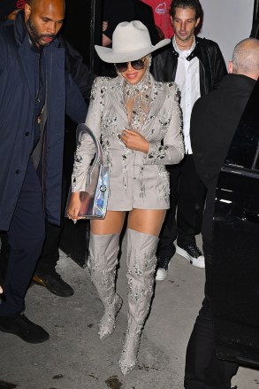 NEW YORK, NEW YORK - FEBRUARY 13: Beyonce leaves the Luar fashion show at 154 Scott in Brooklyn during New York Fashion Week on February 13, 2024 in New York City. (Photo by James Devaney/GC Images)