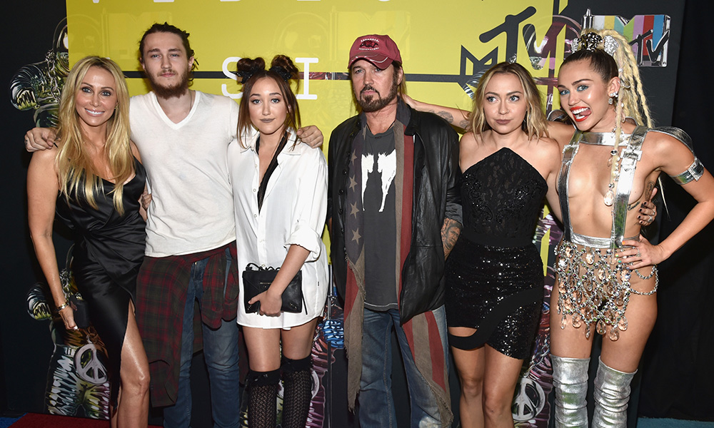 The Cyrus family at the 2015 MTV Video Music Awards