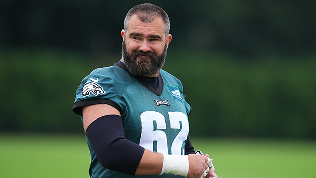 Jason Kelce Has Fun Playing With Daughters at Pro Bowl Practice – Hollywood Life