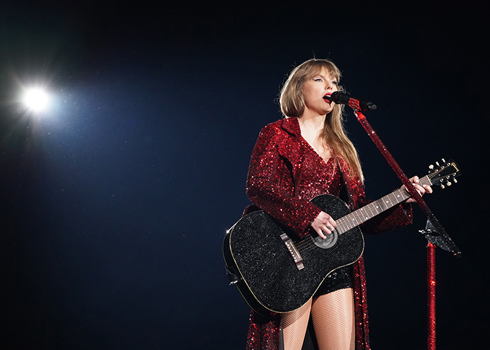 Taylor Swift performing in Tokyo 