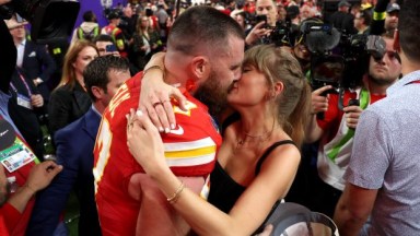 Taylor Swift and Travis Kelce kissing at the Super Bowl 2024