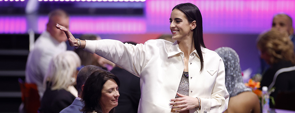 NEW YORK, NEW YORK - APRIL 15: Caitlin Clark waves prior to the 2024 WNBA Draft at Brooklyn Academy of Music on April 15, 2024 in New York City. (Photo by Sarah Stier/Getty Images)