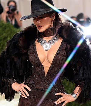 NEW YORK, NEW YORK - SEPTEMBER 13: (EDITORS NOTE: This image was created using a starburst filter) Jennifer Lopez attends The 2021 Met Gala Celebrating In America: A Lexicon Of Fashion at Metropolitan Museum of Art on September 13, 2021 in New York City. (Photo by Dimitrios Kambouris/Getty Images for The Met Museum/Vogue )