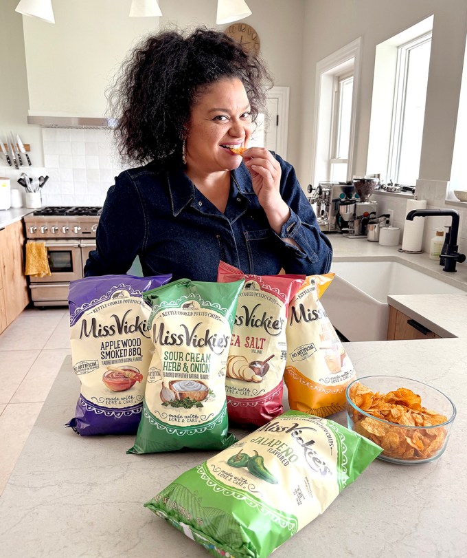 **EXCLUSIVE** Photo Credit: MOVI Inc. Date: 05/07/2024To celebrate the launch of Miss Vickie’s® in grocery and retail stores across the U.S., Michelle Buteau joined the kettle cooked potato chip brand as the surprise judge for the ‘Stroke of Goodness’