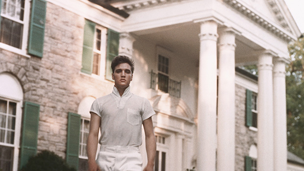 Elvis Presley in front of Graceland