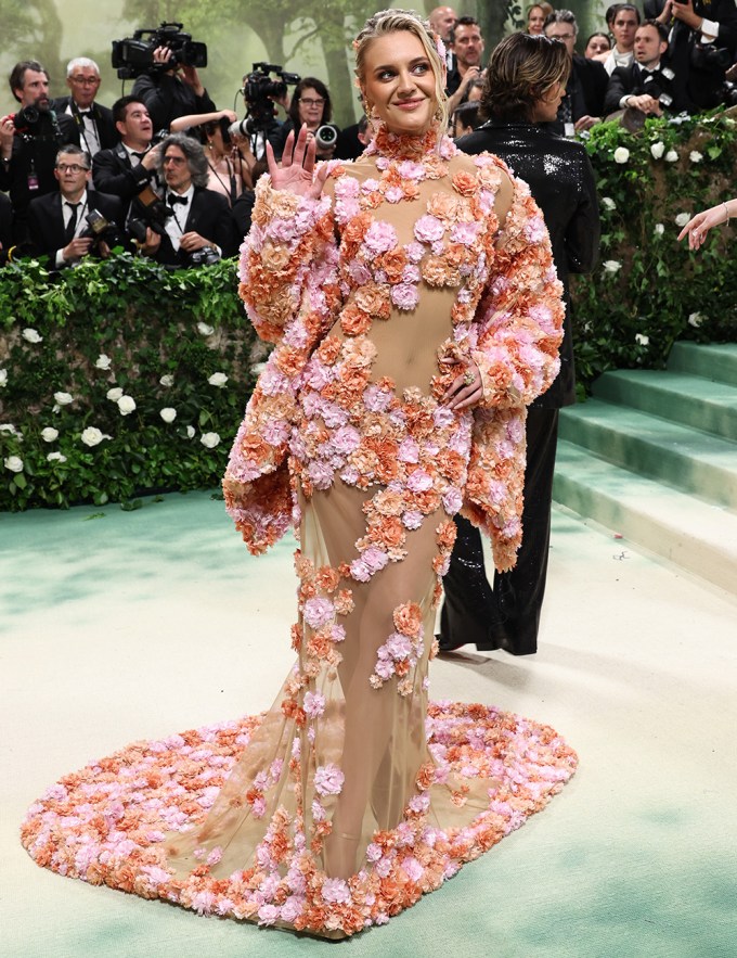 Met Gala Red Carpet 2024: Photos of Celebrity Arrivals10