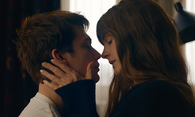 Nicholas Galitzine and Anne Hathaway in a scene from The Thought of You 
