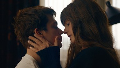Nicholas Galitzine and Anne Hathaway in The Idea of You