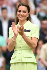 英国伦敦 - 7 月 15 日：剑桥公爵夫人凯瑟琳出席第 13 天温布尔登网球锦标赛将于 2023 年 7 月 15 日在英国伦敦全英草地网球和槌球俱乐部举行（摄影：Karwai Tang/WireImage）