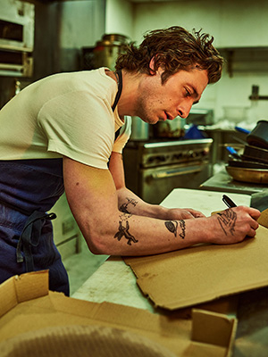 Jeremy Allen White starring in an episode of The Bear