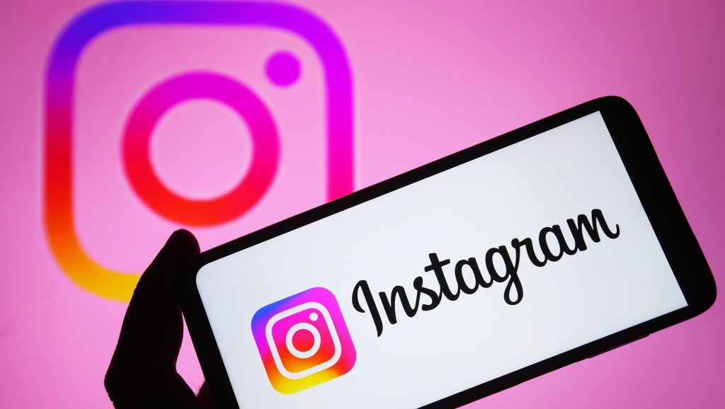 UKRAINE - 2023/03/15: In this photo illustration, the Instagram logo is seen on a smartphone screen. (Photo illustration by Pavlo Gonchar/SOPA Images/LightRocket via Getty Images)