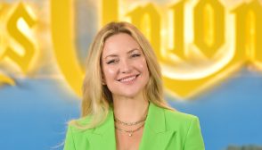 : Kate Hudson attends the "Puñales Por La Espalda: El Misterio De Glass Onion" Madrid Photocall at Hotel Rosewood Villa Magna on October 19, 2022 in Madrid, Spain. (Photo by Juan Naharro Gimenez/Getty Images for Netflix)