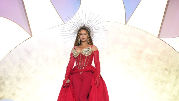 DUBAI, UNITED ARAB EMIRATES - JANUARY 21: Beyoncé performs on stage headlining the Grand Reveal of Dubai's newest luxury hotel, Atlantis The Royal on January 21, 2023 in Dubai, United Arab Emirates.  (Photo by Kevin Mazur/Getty Images for Atlantis The Royal)