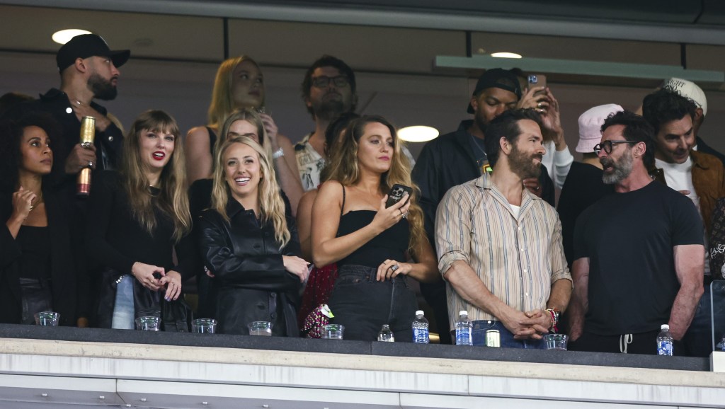  Taylor Swift, Brittany Mahomes, Blake Lively, Hugh Jackman, and Ryan Reynolds watch from the stands during an NFL football game between the New York Jets and the Kansas City Chiefs at MetLife Stadium on October 1, 2023 in East Rutherford, New Jersey. (Photo by Kevin Sabitus/Getty Images)