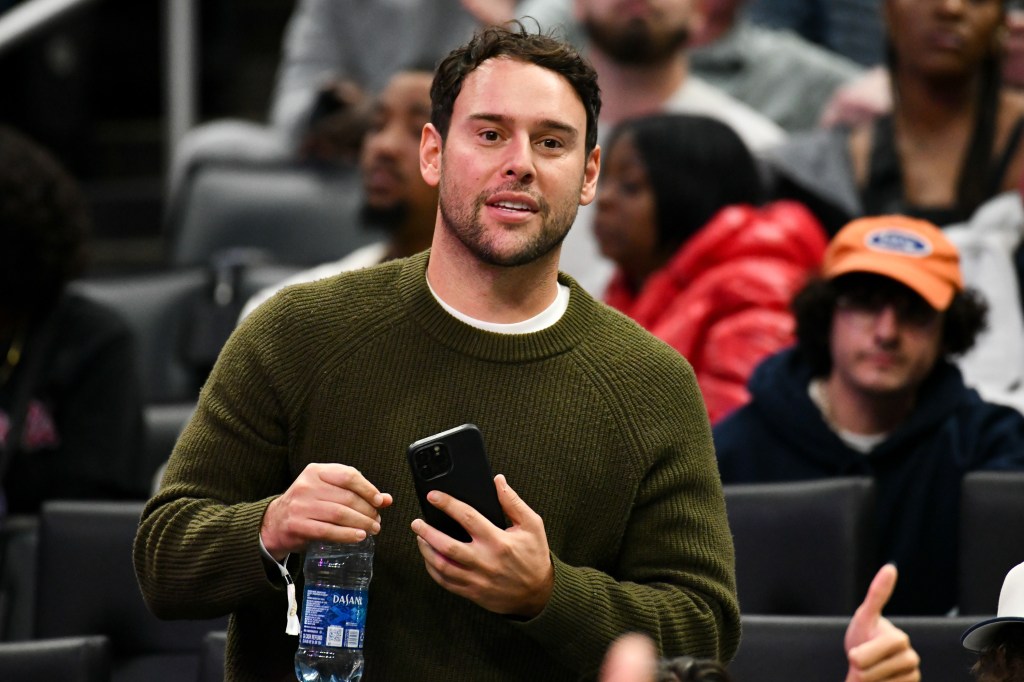 Scooter Braun watches a basketball game between the Los Angeles Clippers and the Denver Nuggets 