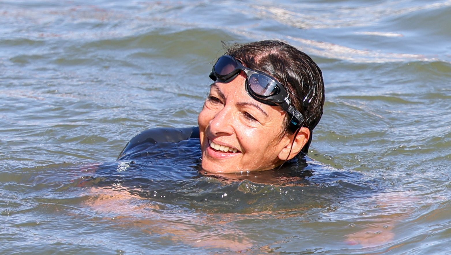 Paris Mayor Swims in the Seine to Prove It’s Clean for the Olympics – Hollywood Life