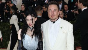 NEW YORK, NY - MAY 07:  Grimes and Elon Musk attend "Heavenly Bodies: Fashion & the Catholic Imagination", the 2018 Costume Institute Benefit at Metropolitan Museum of Art on May 7, 2018 in New York City.  (Photo by Taylor Hill/Getty Images)