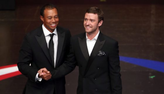 ROSEMONT, IL - SEPTEMBER 26:  Tiger Woods of the USA tallks with Justin Timberlake during the 39th Ryder Cup gala at Akoo Theatre at Rosemont on September 26, 2012 in Rosemont, Illinois.  (Photo by Andrew Redington/Getty Images)