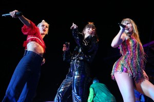 AUCKLAND, NEW ZEALAND - NOVEMBER 09: Taylor Swift (R) performs with Georgia Nott of Broods (L) and Charli XCX (C) at Mt Smart Stadium on November 9, 2018 in Auckland, New Zealand. (Photo by Don Arnold/TAS18/Getty Images)