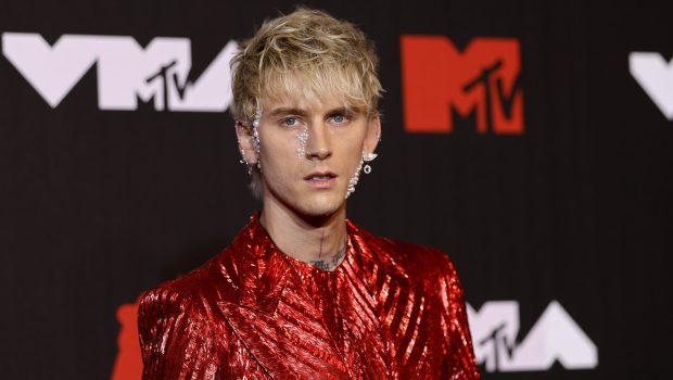 NEW YORK, NEW YORK - SEPTEMBER 12: Machine Gun Kelly attends the 2021 MTV Video Music Awards at Barclays Center on September 12, 2021 in the Brooklyn borough of New York City. (Photo by Jason Kempin/Getty Images)