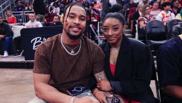 HOUSTON, TEXAS - JANUARY 29: Simone Biles and Jonathan Owens attend a game between the Houston Rockets and the Los Angeles Lakers at Toyota Center on January 29, 2024 in Houston, Texas. NOTE TO USER: User expressly acknowledges and agrees that, by downloading and or using this photograph, User is consenting to the terms and conditions of the Getty Images License Agreement.  (Photo by Carmen Mandato/Getty Images)