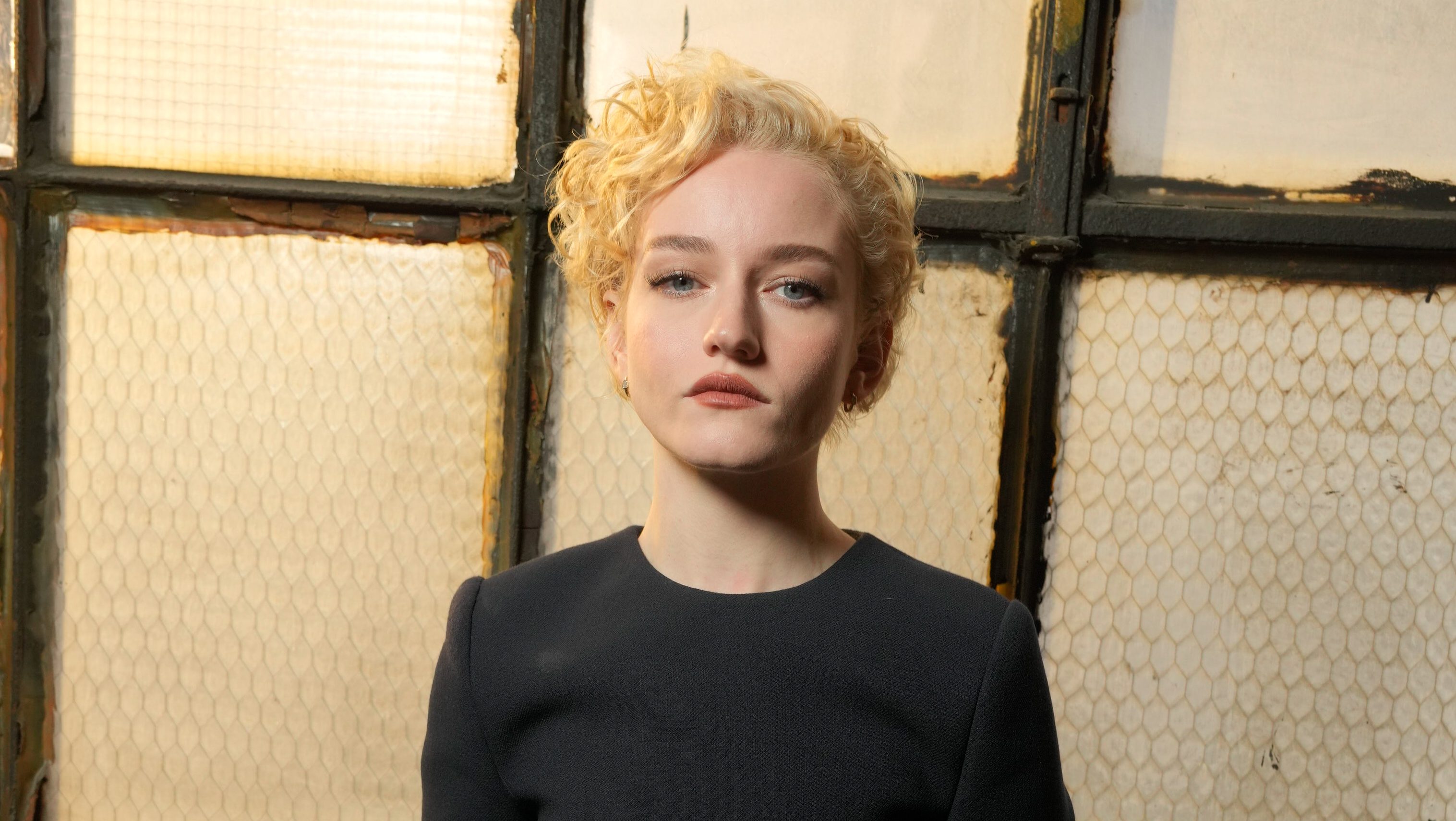 Release date, trailer and more for Julia Garner's film – Hollywood Life