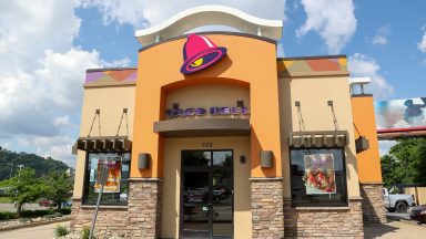 PITTSBURGH, PENNSYLVANIA, UNITED STATES - 2024/05/24: An general view of a Taco Bell fast food restaurant. (Photo by Paul Weaver/SOPA Images/LightRocket via Getty Images)