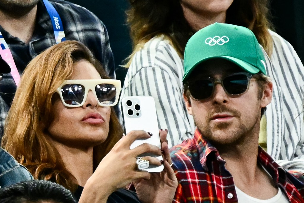 Eva Mendes and Ryan Gosling attend the artistic gymnastics women's uneven bars final 