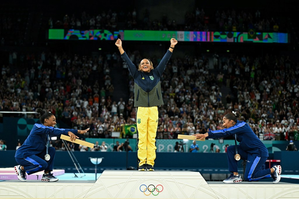 Simone Biles, Rebeca Andrade andJordan Chiles pose during the podium ceremony for the artistic gymnastics women's floor exercise 