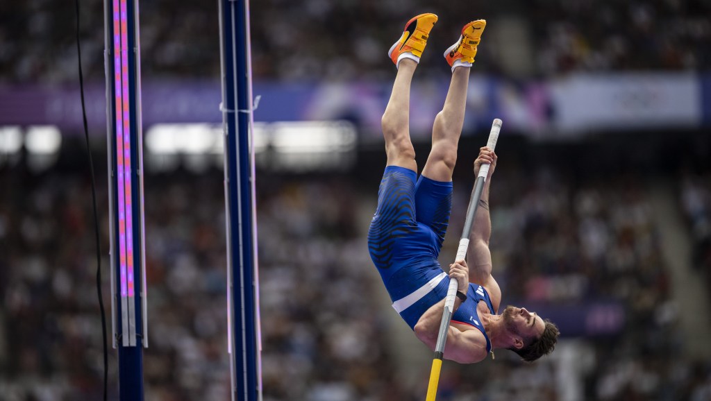 PARIS, FRANCE - AUGUST 3: Anthony Ammirati of Team France competes during the Men's Pole Vault Qualification on day eight of the Olympic Games Paris 2024 at Stade de France on August 3, 2024 in Paris, France. (Photo by Kevin Voigt/GettyImages)