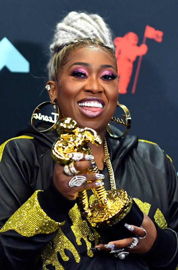 US rapper Missy Elliott poses in the press room with 'The Video Vanguard Award' during the 2019 MTV Video Music Awards at the Prudential Center in Newark, New Jersey on August 26, 2019. (Photo by Johannes EISELE / AFP) (Photo credit should read JOHANNES EISELE/AFP via Getty Images)