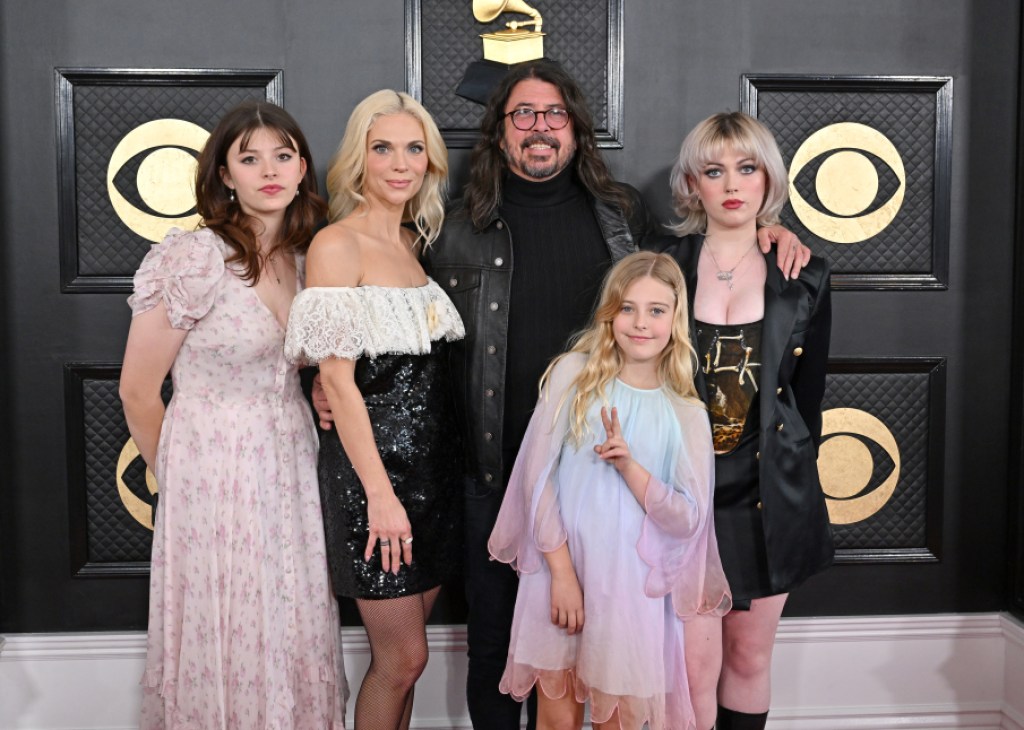 LOS ANGELES, CALIFORNIA - FEBRUARY 05: (FOR EDITORIAL USE ONLY) (L-R) Harper Grohl, Jordyn Blum, Dave Grohl, Ophelia Grohl, and Violet Grohl attend the 65th GRAMMY Awards at Crypto.com Arena on February 05, 2023 in Los Angeles, California. (Photo by Axelle/Bauer-Griffin/FilmMagic)