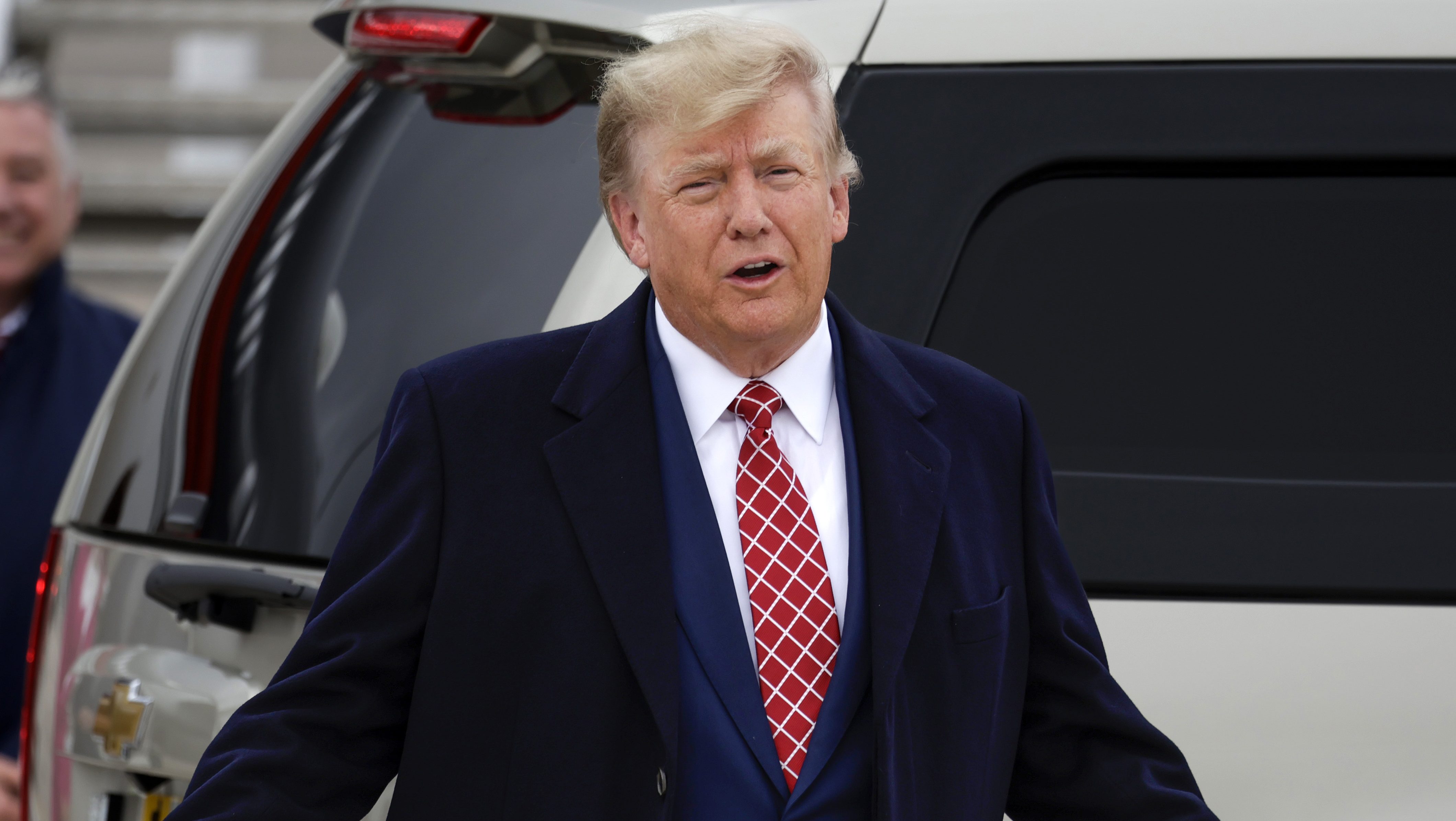 Was a Bomb Found at Donald Trump’s Long Island Rally? – Hollywood Life Was a Bomb Found at Donald Trump’s Long Island Rally? – Hollywood Life