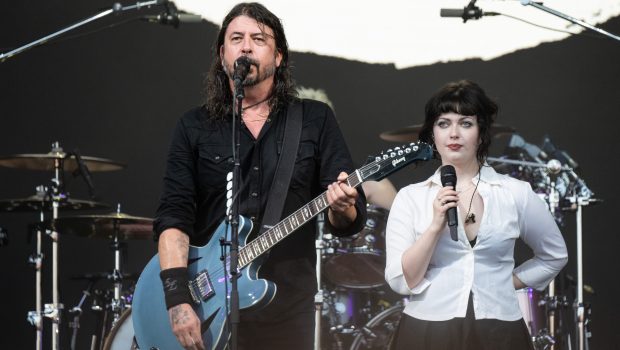 GLASTONBURY, ENGLAND - JUNE 23: Dave Grohl from the Foo Fighters performs with his daughter Violet Grohl on The Pyramid Stage at Day 3 of Glastonbury Festival 2023 on June 23, 2023 in Glastonbury, England. (Photo by Harry Durrant/Getty Images)