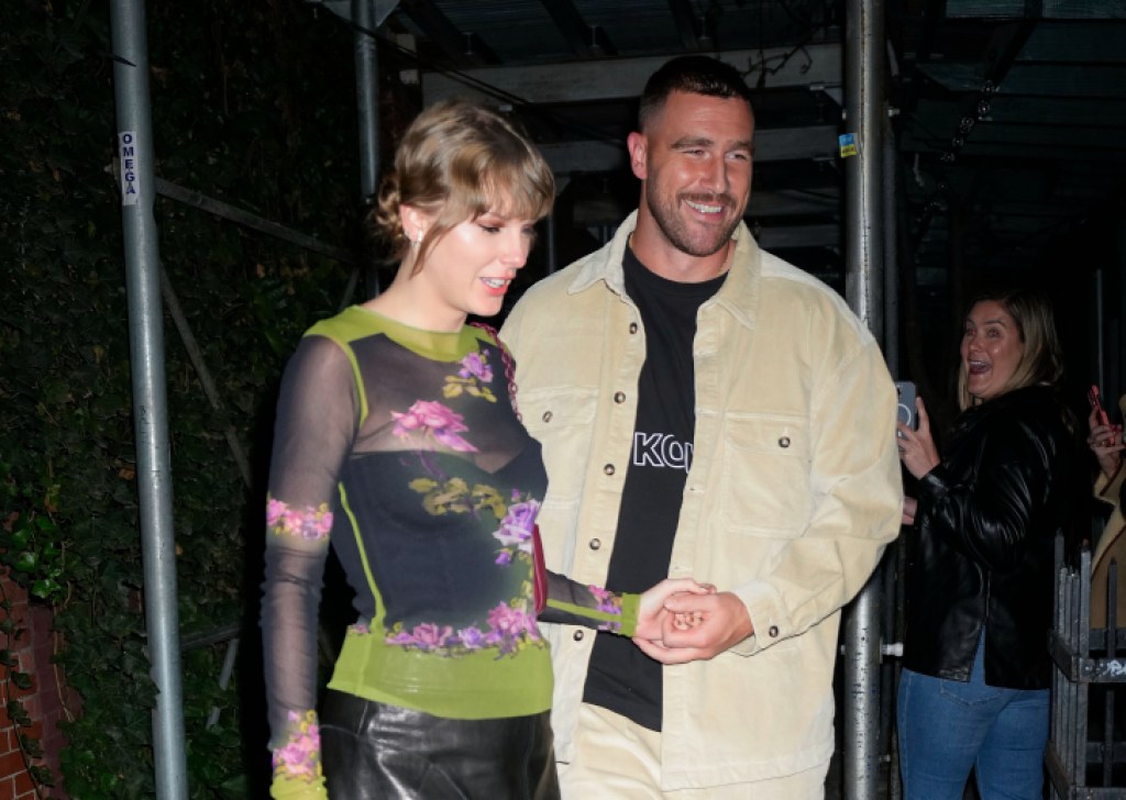  Taylor Swift and Travis Kelce have dinner at Waverly Inn on October 15, 2023 in New York City. (Photo by Gotham/GC Images)