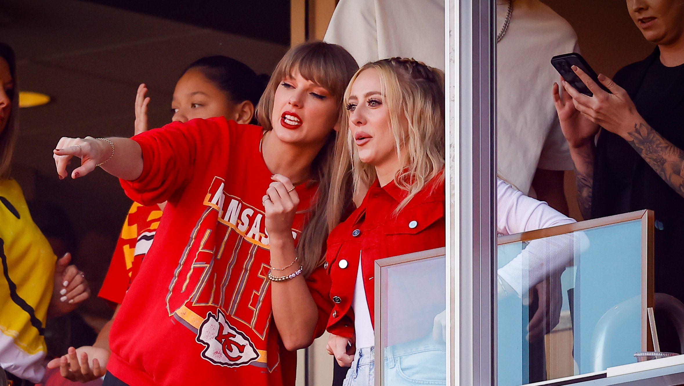 Taylor Swift & Brittany Mahomes Squash Rift Rumors, Share Hug at the US Open