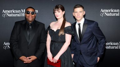  (L-R) Kenan Thompson, Chloe Troast, and Mikey Day attend the American Museum of Natural History's 2023 Museum Gala at the American Museum of Natural History on November 30, 2023 in New York City. (Photo by Mike Coppola/Getty Images for the American Museum of Natural History )