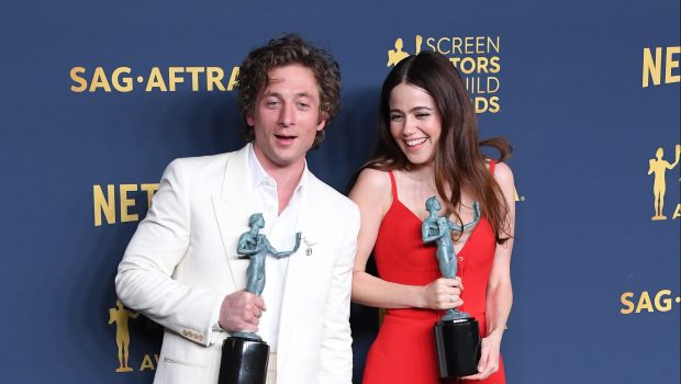 LOS ANGELES, CALIFORNIA - FEBRUARY 24: Jeremy Allen White, Molly Gordon poses at the 30th Annual Screen Actors Guild Awards at Shrine Auditorium and Expo Hall on February 24, 2024 in Los Angeles, California. (Photo by Steve Granitz/FilmMagic)