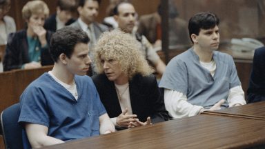 Trial of the Menendez brothers in Los Angeles - From left to right : Erik Menendez with his attorney : Leslie Abramson and his brother Lyle Menendez. Los Angeles, 9th March 1994. (Photo by Ted Soqui/Sygma via Getty Images)