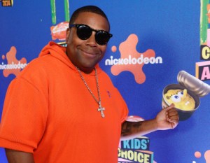 SANTA MONICA, KALIFORNIA - 13 LIPCA: Kenan Thompson bierze udział w gali Nickelodeon Kids' Choice Awards 2024 w Barker Hangar 13 lipca 2024 r. w Santa Monica w Kalifornii. (Zdjęcie: Frazer Harrison/Getty Images dla Nickelodeon)