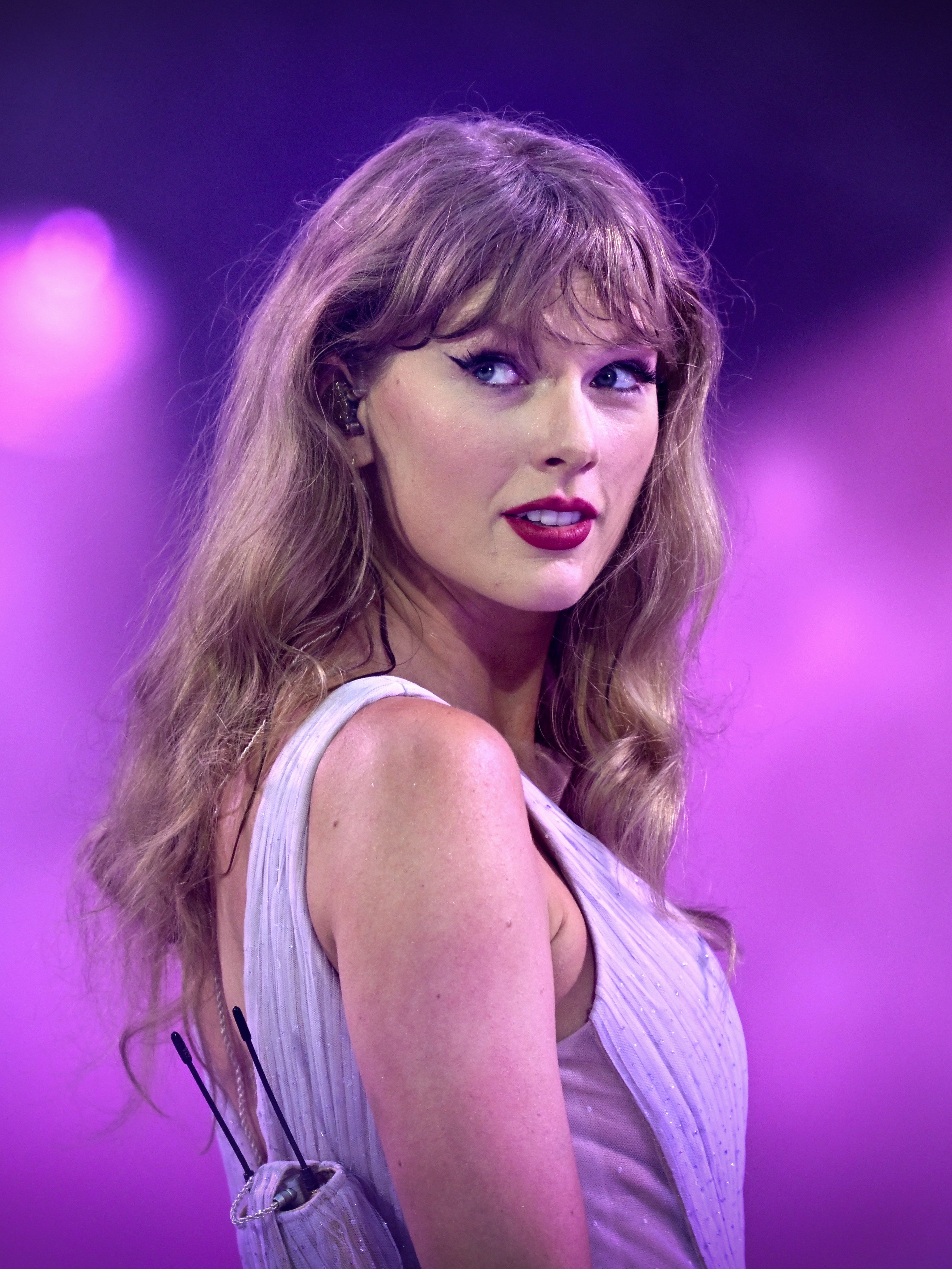 LONDON, ENGLAND - AUGUST 15: EDITORIAL USE ONLY. NO BOOK COVERS. Taylor Swift performs onstage during "Taylor Swift | The Eras Tour" at Wembley Stadium on August 15, 2024 in London, England. (Photo by Gareth Cattermole/TAS24/Getty Images for TAS Rights Management )