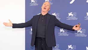 VENICE, ITALY - AUGUST 28: Michael Keaton attends a photocall for "Beetlejuice Beetlejuice" during the 81st Venice International Film Festival at  on August 28, 2024 in Venice, Italy. (Photo by Daniele Venturelli/WireImage)