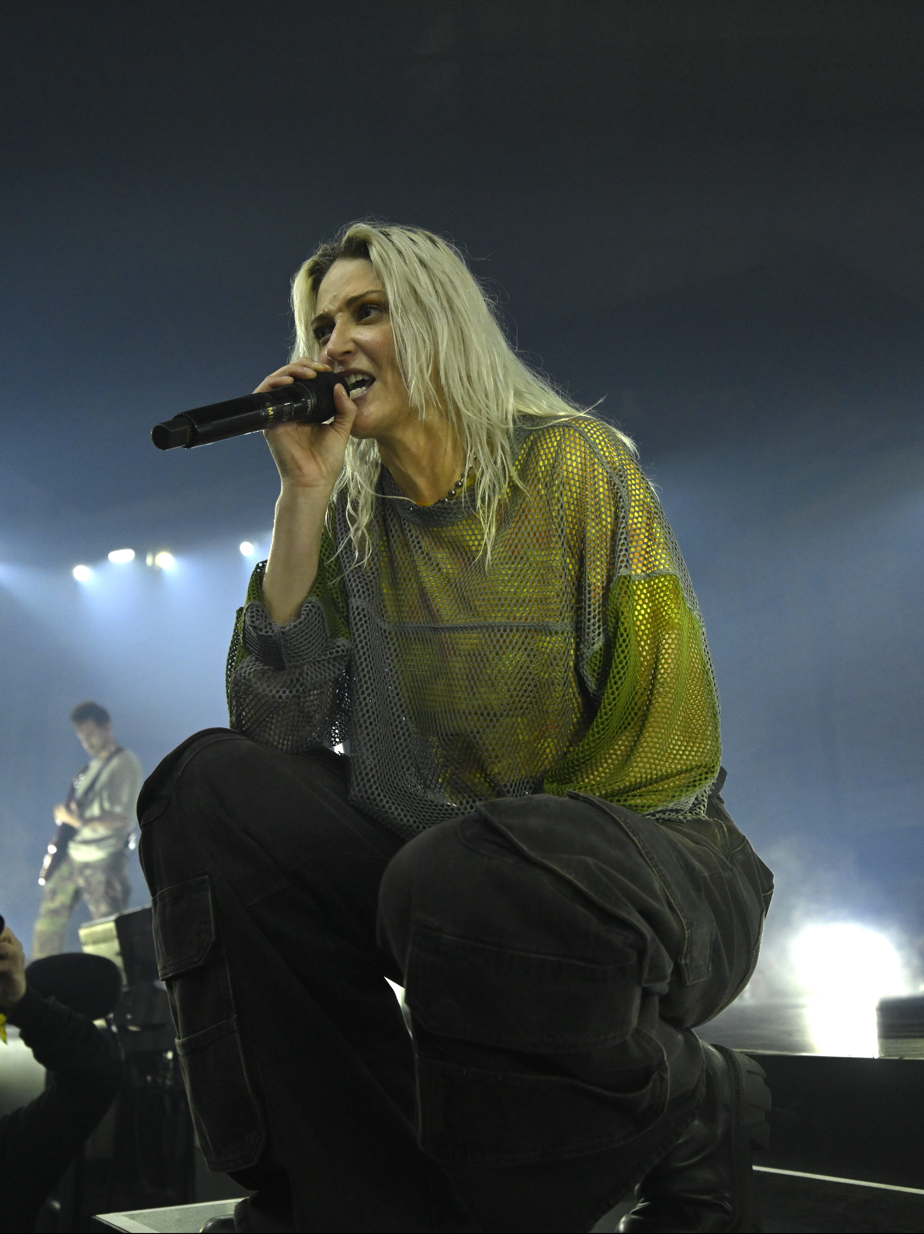BURBANK, CALIFORNIA - SEPTEMBER 05: Emily Armstrong and Linkin Park perform during a global livestream at Warner Bros. Studios on September 05, 2024 in Burbank, California.  (Photo by Timothy Norris/Getty Images for Warner Music)