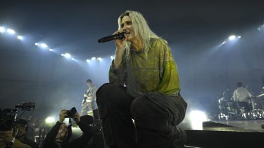 BURBANK, CALIFORNIA - SEPTEMBER 05: Emily Armstrong and Linkin Park perform during a global livestream at Warner Bros. Studios on September 05, 2024 in Burbank, California.  (Photo by Timothy Norris/Getty Images for Warner Music)