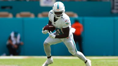 MIAMI GARDENS, FLORIDA - SEPTEMBER 08: Tyreek Hill #10 of the Miami Dolphins carries the ball against the Jacksonville Jaguars during the first quarter of the game at Hard Rock Stadium on September 08, 2024 in Miami Gardens, Florida. (Photo by Megan Briggs/Getty Images)