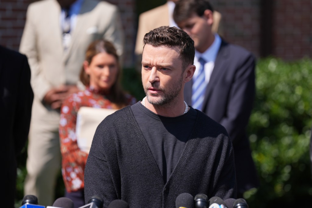 Justin Timberlake hace una declaración tras una audiencia por conducir ebrio en Long Island, Nueva York, 