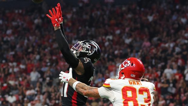 ATLANTA, GEORGIA - SEPTEMBER 22: Justin Simmons #31 of the Atlanta Falcons intercepts a pass intended for Noah Gray #83 of the Kansas City Chiefs during the first quarter at Mercedes-Benz Stadium on September 22, 2024 in Atlanta, Georgia. (Photo by Kevin C. Cox/Getty Images)