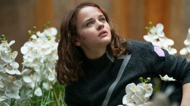 Joey King as Tally in UGLIES.