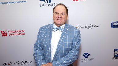 BEVERLY HILLS, KALIFORNIA – 09 SIERPNIA: Pete Rose bierze udział w 19. dorocznej gali Fundacji Harolda i Carole Pump w hotelu Beverly Hilton 9 sierpnia 2019 r. w Beverly Hills w Kalifornii. (Zdjęcie: Tiffany Rose/Getty Images dla Fundacji Harolda i Carole Pump)